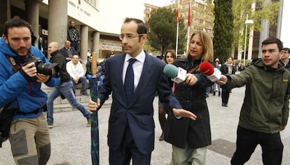 José Iván Rosa Vallejo, marido de la vocepresidente del Gobierno, a su salida de los juzgados de la Plaza de Castilla esta mañana.