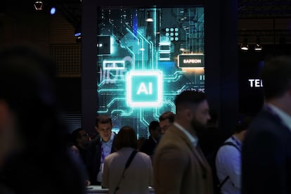 Cartel de Sapeon, una empresa de chips de inteligencia artificial, expuesto en el Mobile World Congress de Barcelona, en febrero.