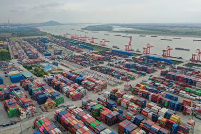 Contenedores en el puerto de Nanjing (este de China), el pasado de 27 de octubre.