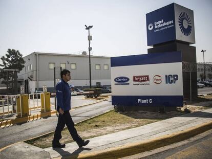 Un operario de Carrier en Monterrey, México.