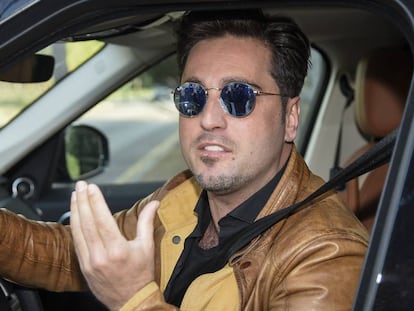 El cantante David Bustamante en su coche por Madrid el pasado mes de abril.