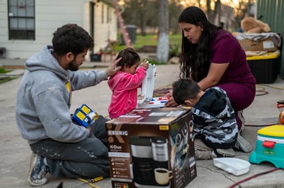 Una recipiente de DACA y asistente médica con su familia en Cedar Creek, Texas