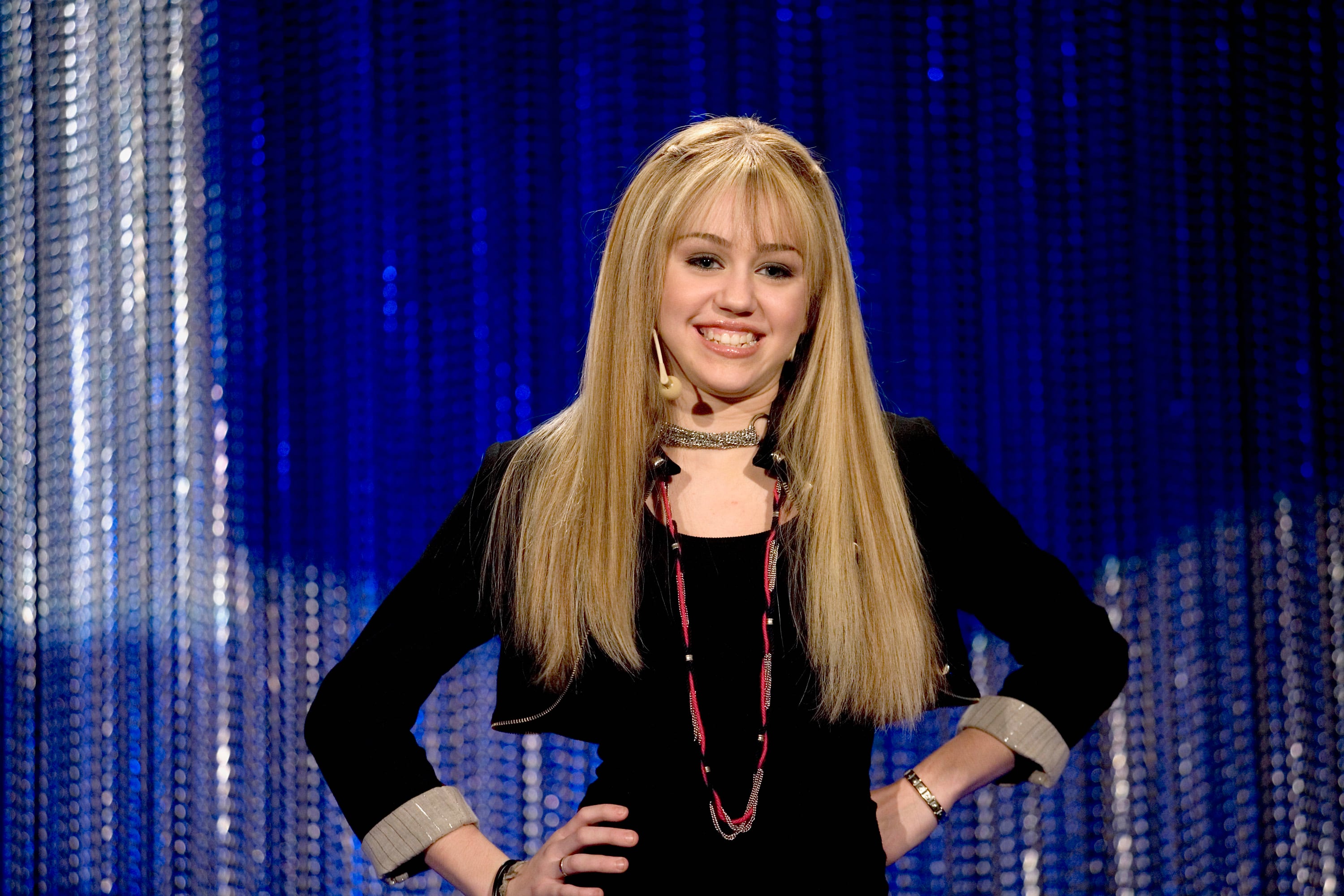 De Sabrina Carpenter a Chappell Roan: por qué las nuevas estrellas del pop se miran en Hannah Montana 