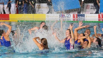 El equipo de La Sirena-Matar&oacute; celebra el t&iacute;tulo de la LEN