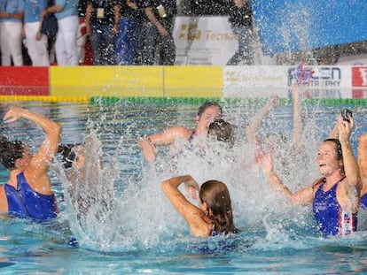 El equipo de La Sirena-Matar&oacute; celebra el t&iacute;tulo de la LEN