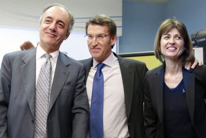 Feij&oacute;o junto a los candidatos del PP, Carmen Pardo y Francisco Mill&aacute;n Mon