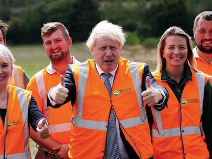 Boris Johnson, durante una visita a una granja en Dorset, el pasado martes.