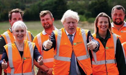 Boris Johnson, durante una visita a una granja en Dorset, el pasado martes.