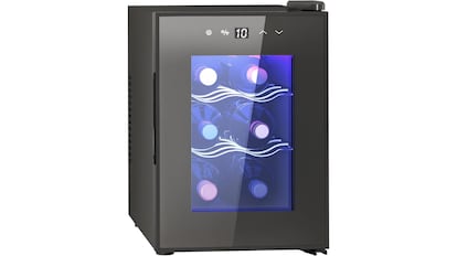 Esta vinoteca tiene capacidad para seis botellas.