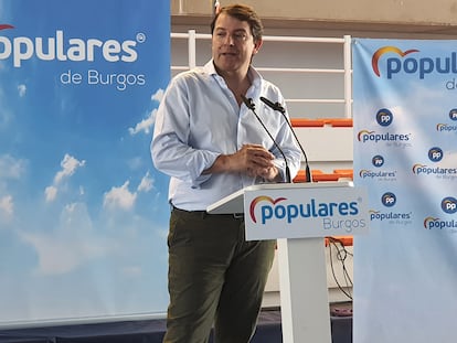 El presidente de Castilla y León y del PP en esa comunidad, Alfonso Fernández Mañueco, en Ibeas de Juarros (Burgos) en el acto de apertura de curso de su partido en Burgos, este domingo.