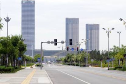 Calles desiertas en la ciudad de Kangbashi.