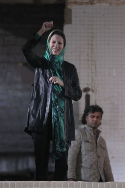 Aisha Gadafi durante una manifestación a favor de su padre, en 2011.