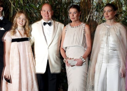 Alexandra, Alberto, Carolina y Carlota. Las mujeres Grimaldi junto al príncipe de Mónaco.