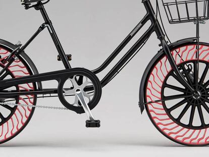 Bridgestone apresenta uma bicicleta sem ar nas rodas