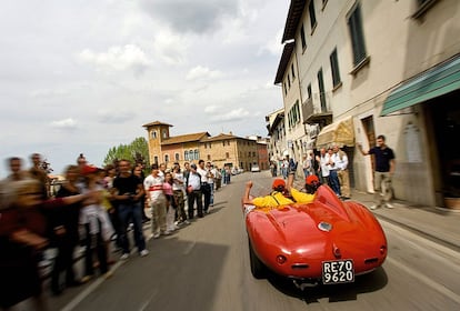 La Mille Miglia ya no existe como competición, pero cada primavera se celebra una exhibición de coches de la época para recordarla.