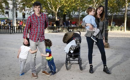 Tomás Bastarreche with his kids and Carol Rodríguez with her son.