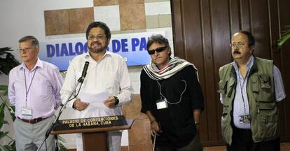Luciano Marín Arango, jefe de las FARC, habla en La Habana.