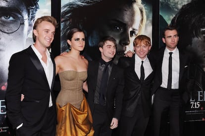 De esquerda a direita, Tom Felton, Emma Watson, Daniel Radcliffe, Rupert Grint e Matthew Lewis, em 2011 em Nova York.