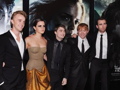 De esquerda a direita, Tom Felton, Emma Watson, Daniel Radcliffe, Rupert Grint e Matthew Lewis, em 2011 em Nova York.