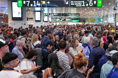 Un descarrilamiento de un tren sin pasajeros en Barcelona-Sants ha provocado alteraciones en la circulación. EFE/ Alejandro García