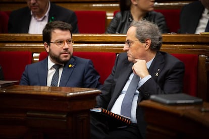 Pere Aragonès y Quim Torra en el Parlament.