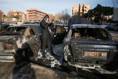 Moltes persones s'han trobat aquest matí amb el seu cotxe cremat.