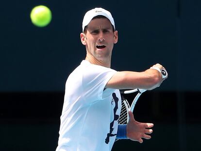 Djokovic, este martes en un entrenamiento en el Melbourne Park.