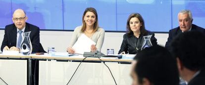 Montoro, Cospedal, Santamaría y Arenas en la reunión con los consejeros de Presidencia del PP.
