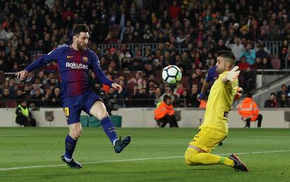 Lionel Messi marca su tercer gol.