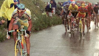 El ataque de Pantani en el Galibier en el Tour de 1998 delante de Ullrich.