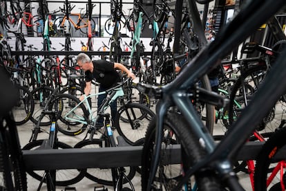 Ramón Medina, de Medina Bicicletas, en Barcelona.