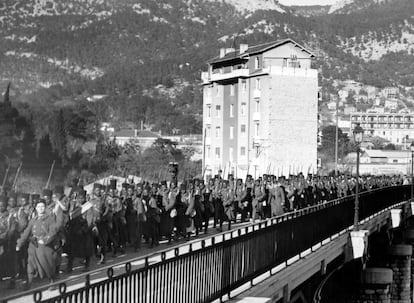 'Tirailleurs' senegaleses en el puerto de Tolón, Francia antes de su partida hacia Yibuti en enero de 1939.