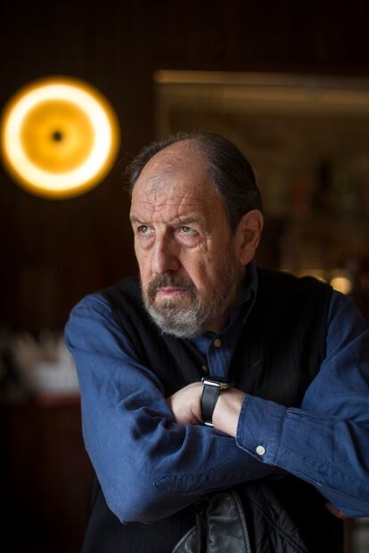 El actor José María Pou, en el Café Gijón de Madrid. / SANTI BURGOS