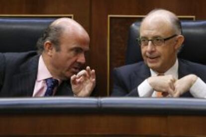 Los ministros de Econom&iacute;a y Hacienda, Luis de Guindos y Crist&oacute;bal Montoro.