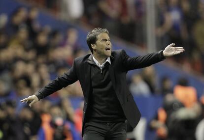 Rubi, entrenador del Levante, durante el partido.