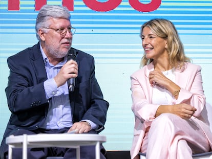 Yolanda Díaz participa en el acto ‘La España que merecemos’ acompañada de Agustín Santos Marave en Espacio Rastro, Madrid, el 18 de junio.