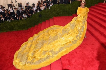 Rihanna chega à gala beneficente do MET em NY.