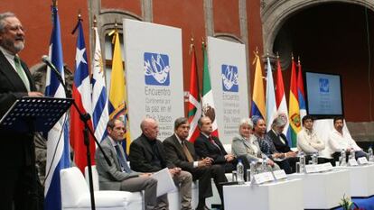 Encuentro de políticos latinoamericano en México en el que se apoyo la Declaración de Aiete.