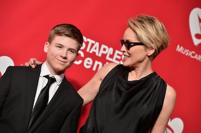 Una de las apariciones más recientes de la actriz fue junto a su hijo Roan Bronstein, de 15 años, en la entrega del premio MusiCares Person of the Year en febrero de este año.