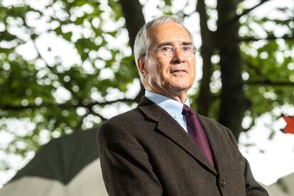 El economista británico Nicholas Stern, fotografiado en Edimburgo.