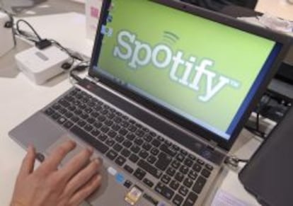 Logotipo de Spotify en un ordenador port&aacute;til.
