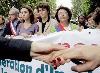 Melanie y Lorenzo, hijos de Ingrid Bentancourt, el miércoles en París.