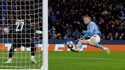 Haaland anota el tercer gol del Manchester City en el partido de cuartos de final de la Champions League ante el Bayern, este martes.