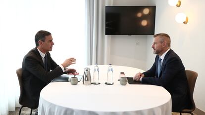 Pedro Sánchez y el presidente de Eslovaquia, Peter Pellegrini, este martes en Bruselas.