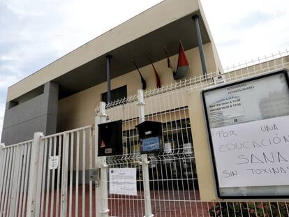 El colegio de El Quiñón, en Seseña, permanecía cerrado el martes.