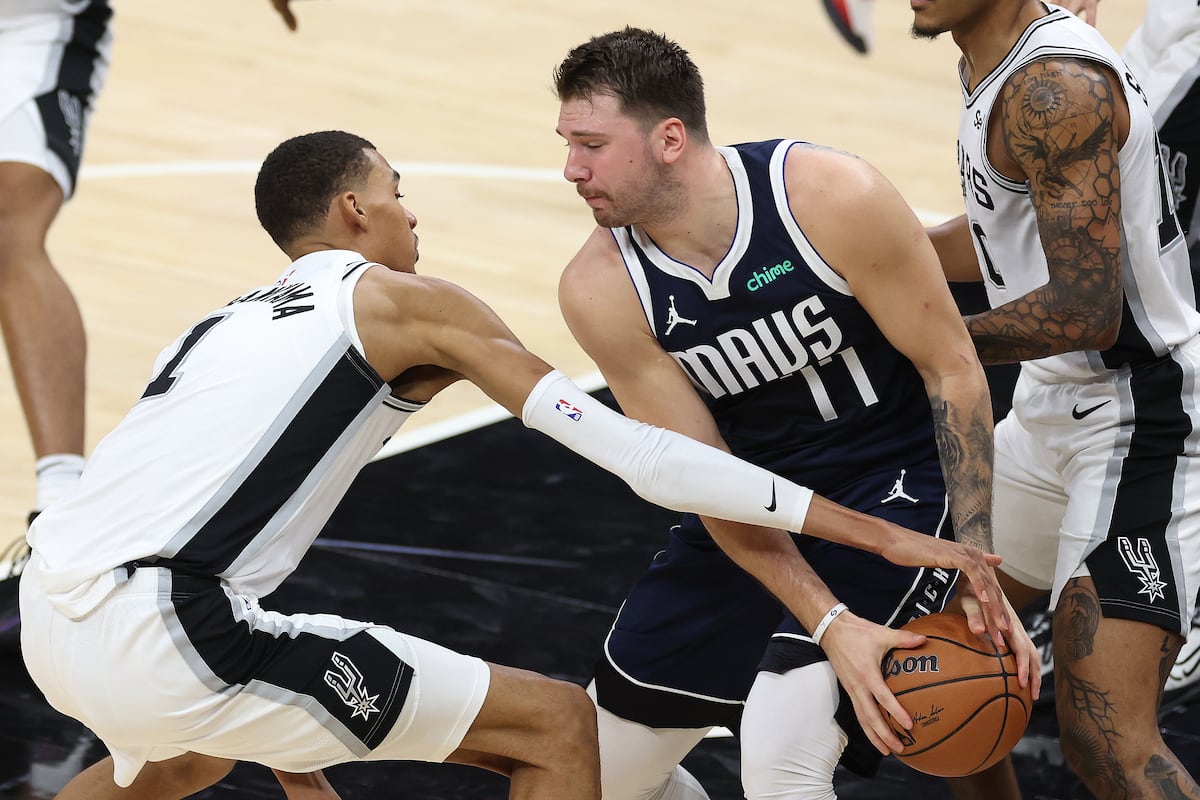 Luka Dončić overshadows Wembanyama's NBA debut | Sports | EL PAÍS English
