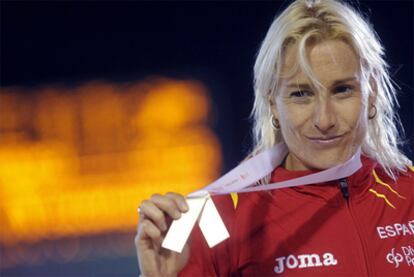 Marta Domínguez, tras ganar la medalla de plata en los Mundiales de Barcelona 2010.