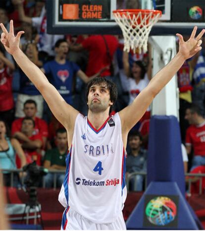 Teodosic festeja el triple que eliminó a España en los cuartos de final del Mundial de baloncesto.