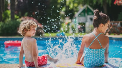 piscina con niños, juegos en la piscina, juegos para piscina, juguetes para la piscina, juegos piscina niños, juegos piscina adultos, Juegos agua piscina, Juegos de piscina Amazon, flotador grande, donut piscina, donuts hinchable, pista deslizante, pista deslizante agua, pista deslizante hinchable, alfombra inflable para niños, alfombra de agua, manta juego agua, colchoneta para juegos, canasta piscina, canasta hinchable piscina, canasta flotante, rociador de agua para niños, Juegos de agua para niños, pistolas de agua, Pistola Agua Amazon, palas, raquetas de playa, juego de palas, jenga, juego jenga, ajedrez, juego ajedrez, ajedrez magnetico