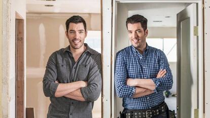 Drew e Jonathan Scott, quando crianças. Seus pais não sabiam que teriam gêmeos